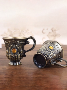 1pc Styl Skandynawski Metal Retro Mała Lampka Do Wina Vintage Rzeźba Zamek Rose Kreatywne Małżeństwo Ślub Parapetówka Prezenty Home Decor Czara