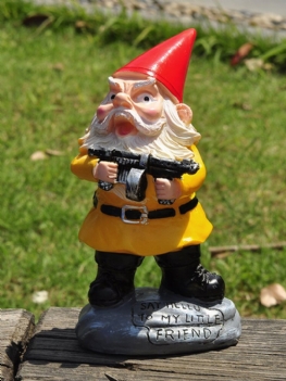 1pc Żywica Gnome Karzeł Biała Broda Posągi Trzymające Karabin Maszynowy Dekoracje Na Trawnik Kryty Odkryty Boże Narodzenie Ozdoba Ogrodowa