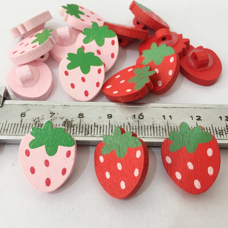 100 Sztuk Guziki Z Kreskówek Truskawkowe Drewniane Odzież Akcesoria Diy
